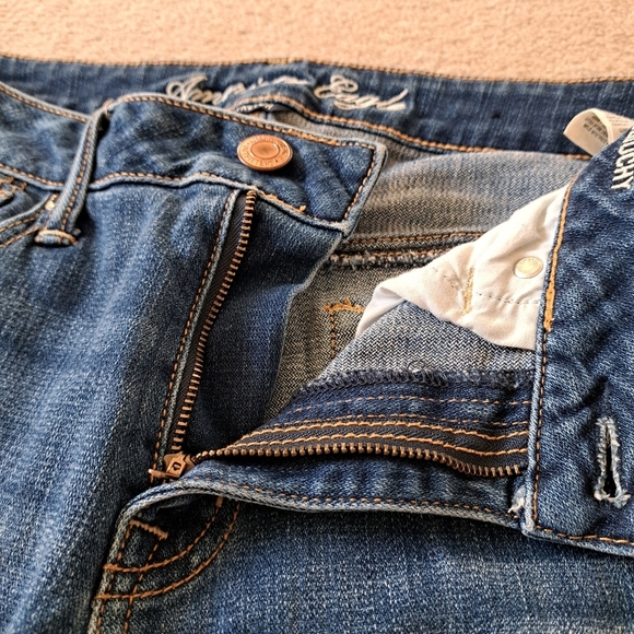 American Eagle Slouchy Jeans Women's 6 Blue Denim Relaxed Fit Mid Wash Jeans - Picture 5 of 14